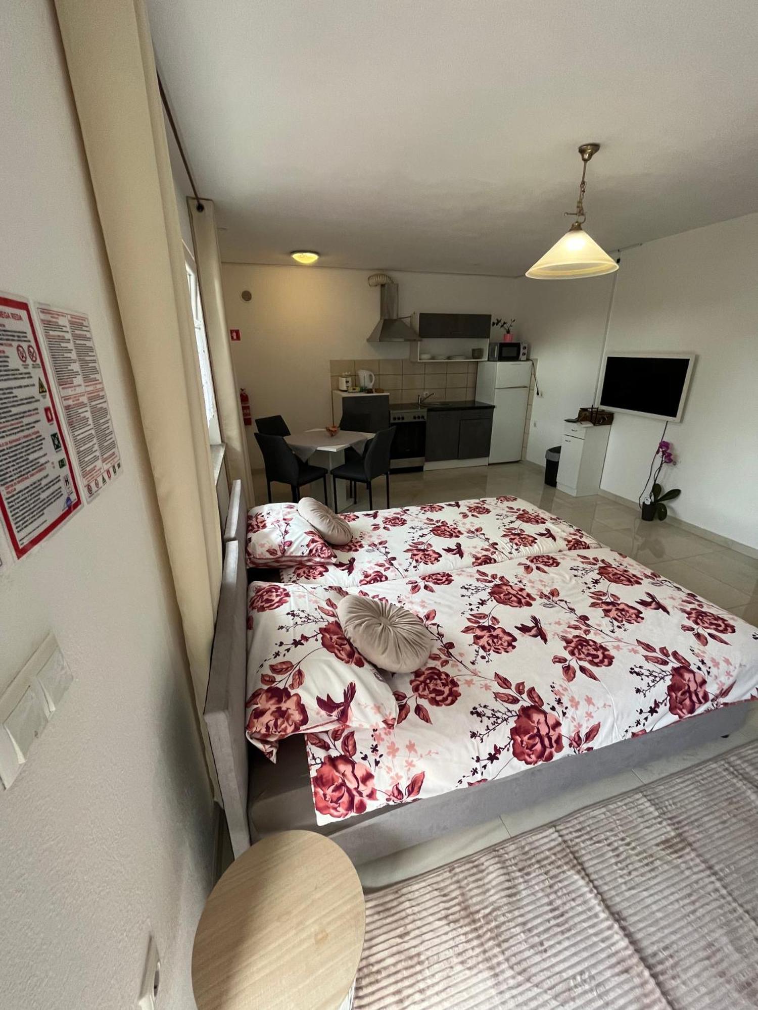 Apartma Azurre Postojna Bagian luar foto